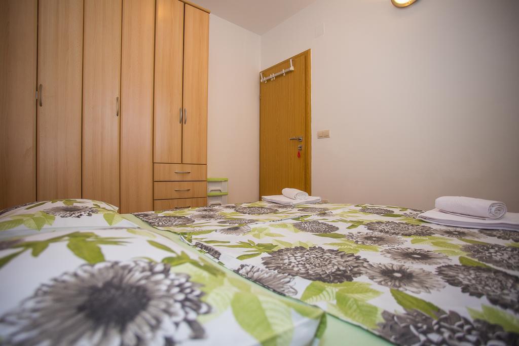 Apartments Mira Каштела Экстерьер фото